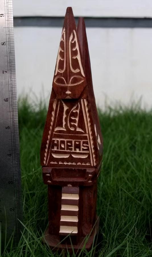 Miniatur Rumah Adat Batak Kecil